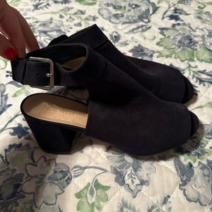 Nine West navy peep toe heeled booties 8.5